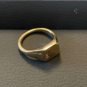 COPY - Seb Brown Gold ring with baguette-cut pink sapphire